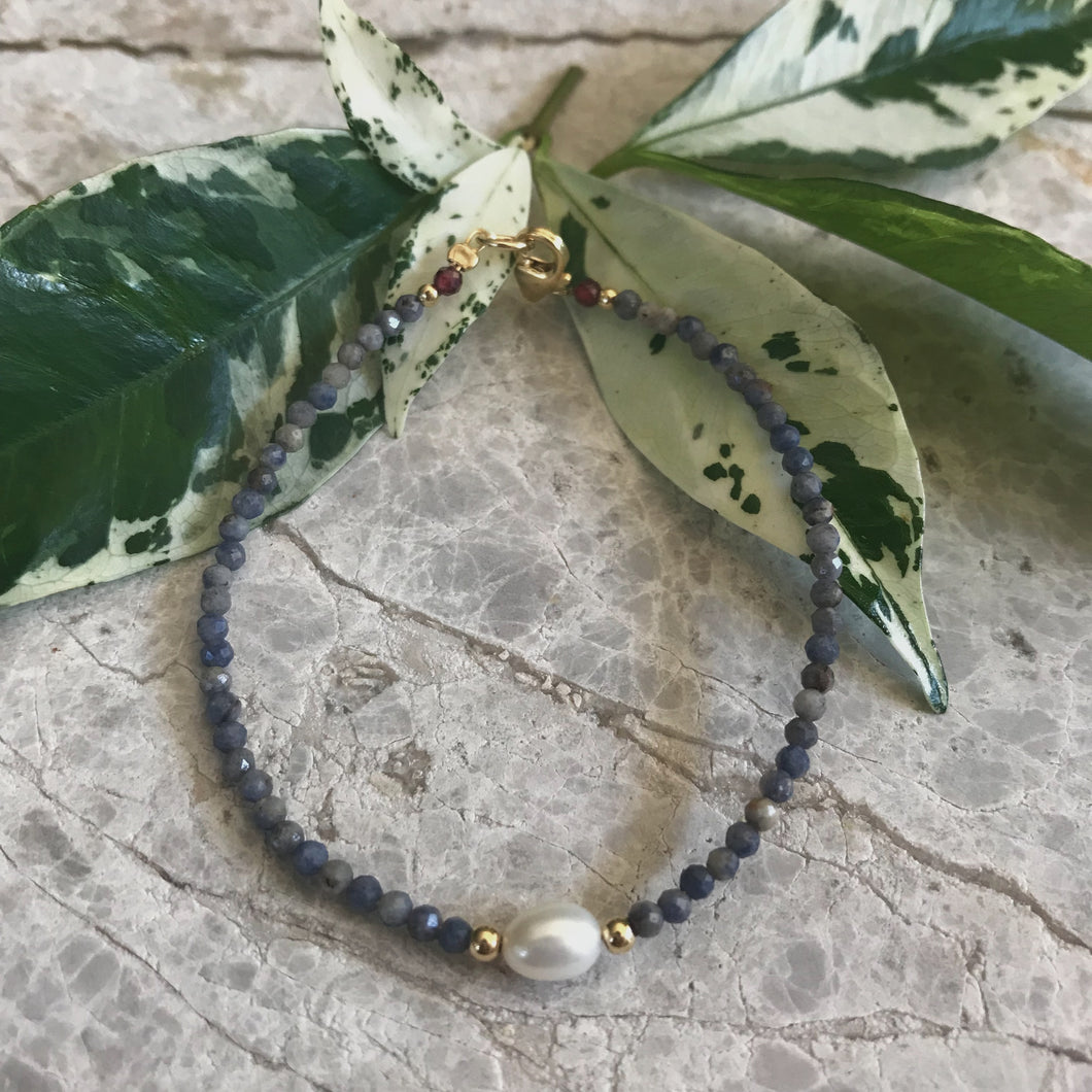 Ngaru Bracelet Sapphire/Pearl 14k gold